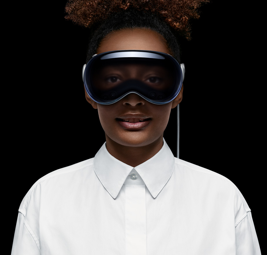 Apple Vision Pro: Where the Real and Digital Worlds Collide (Pre-order starts January 19!)
