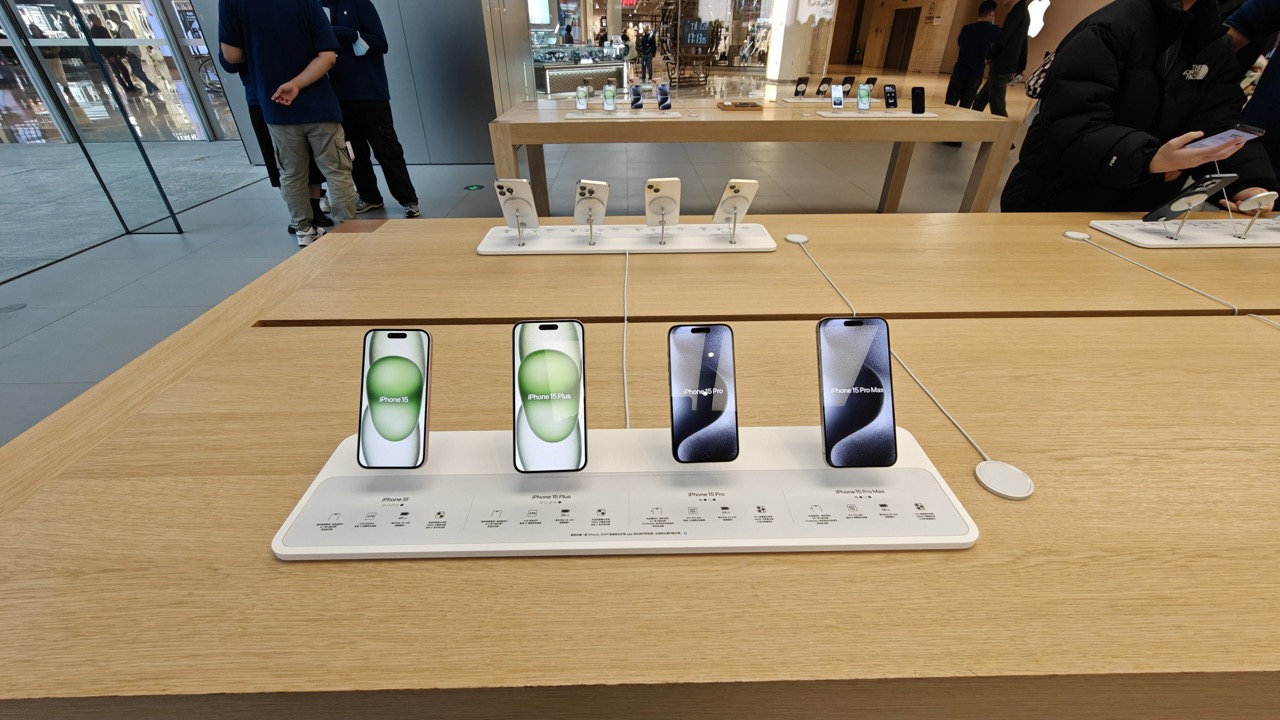 Apple Discounts iPhones in China to Counter Growing Domestic Competition